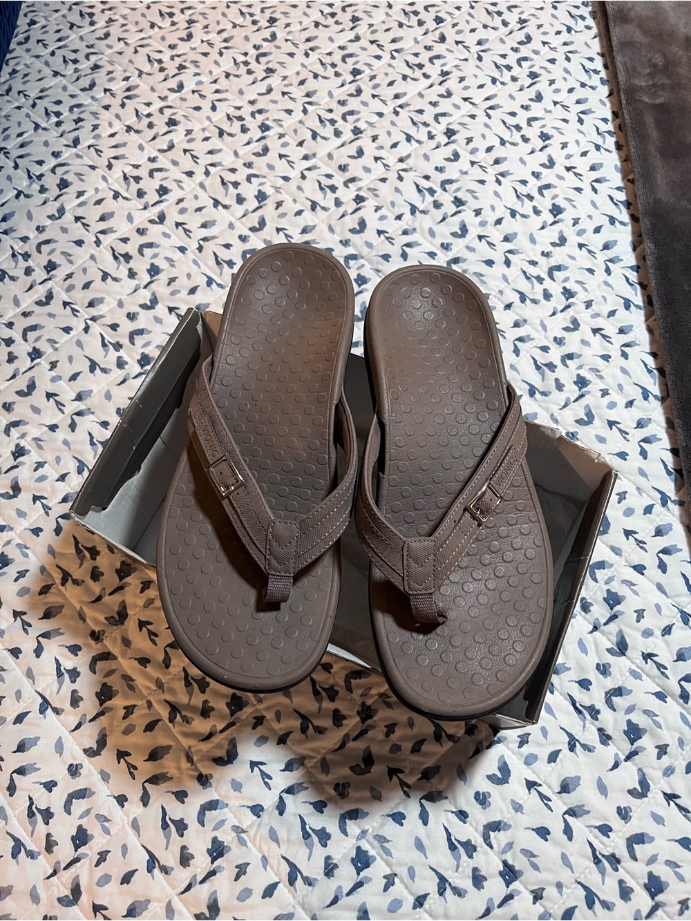 Vionic Women's Flip Flops in Greige - Picture 4 of 6